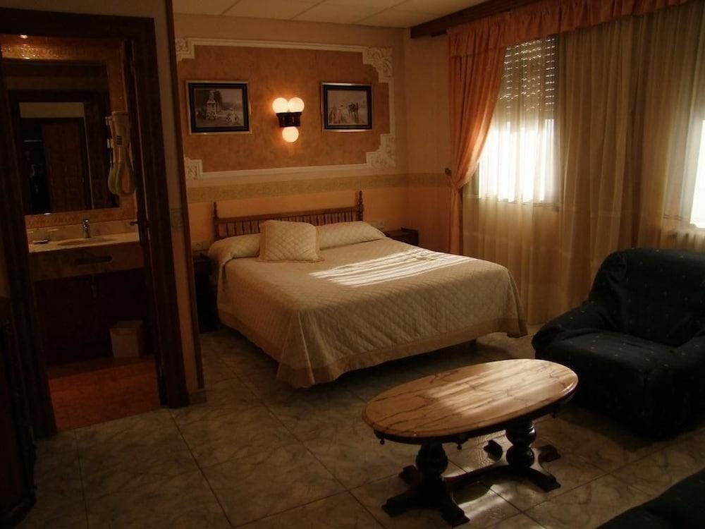 הואסקה Hotel Montearagon מראה חיצוני תמונה